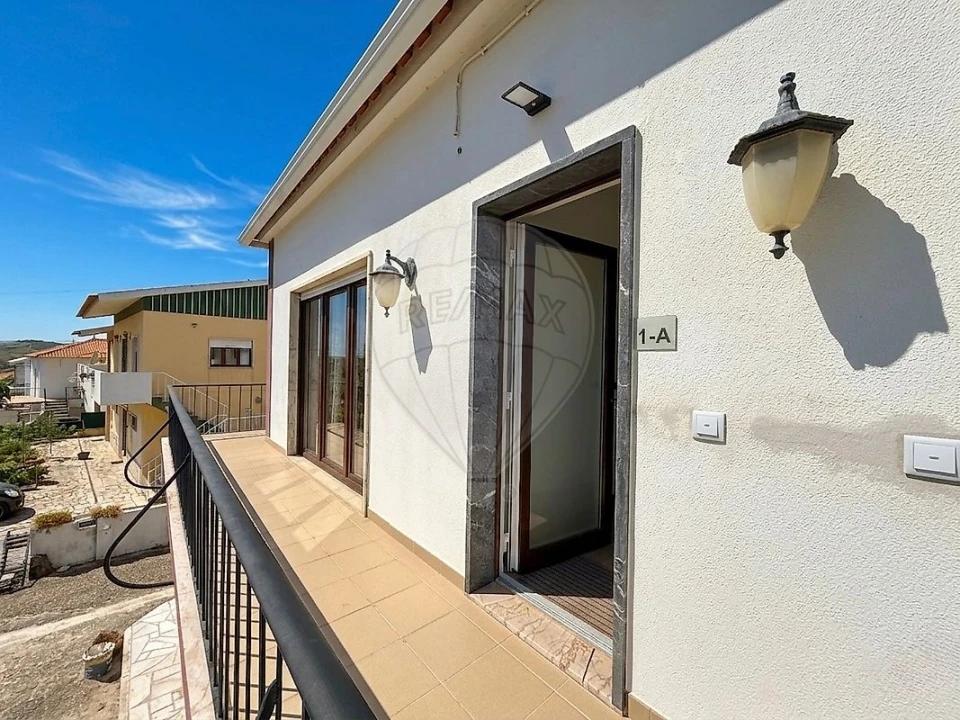 Apartamento T2 para Arrendamento em Turcifal Foto 13