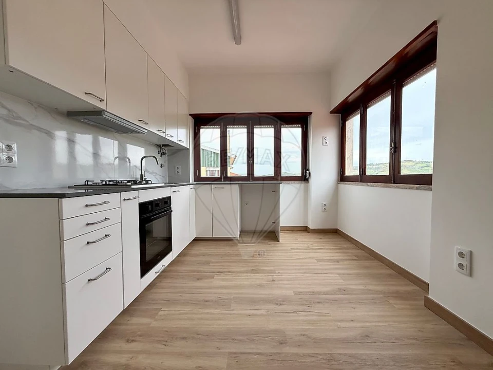 Apartamento T2 para Arrendamento em Turcifal Foto 9