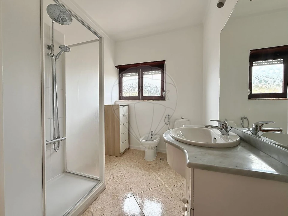 Apartamento T2 para Arrendamento em Turcifal Foto 8