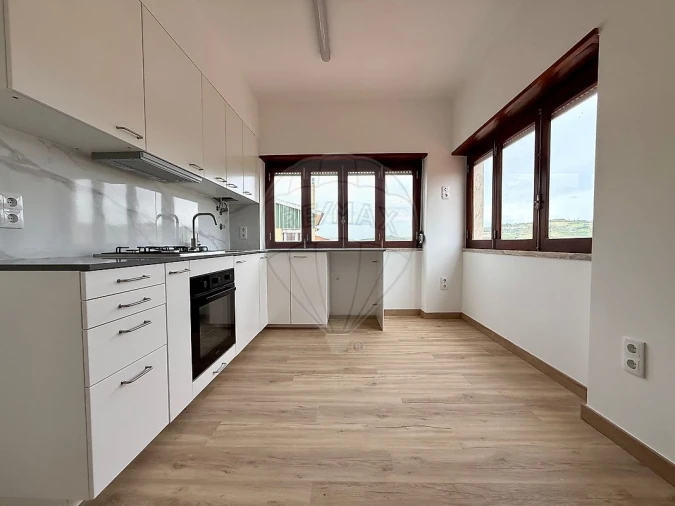 Apartamento T2 para Arrendamento em Turcifal Foto 9