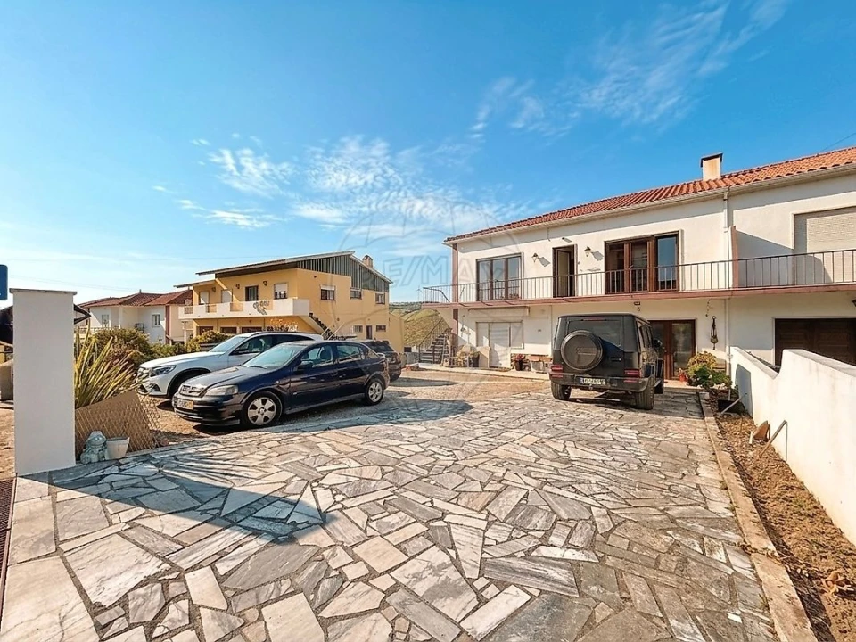 Apartamento T2 para Arrendamento em Turcifal Foto 11