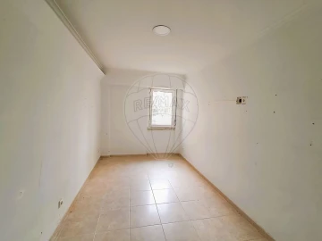 Apartamento T2 para Venda em Campolide