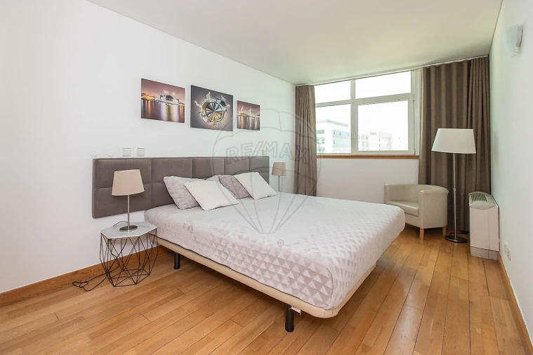 Apartamento T2 para Arrendamento em Parque das Nações Foto 13