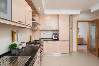 Apartamento T2 para Venda em Santo António dos Cavaleiros e Frielas