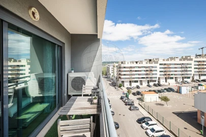 Apartamento T2 para Venda em Santo António dos Cavaleiros e Frielas