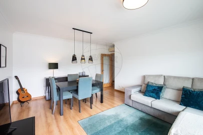 Apartamento T2 para Venda em Santo António dos Cavaleiros e Frielas