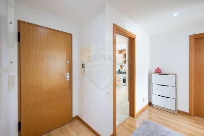 Apartamento T2 para Venda em Santo António dos Cavaleiros e Frielas