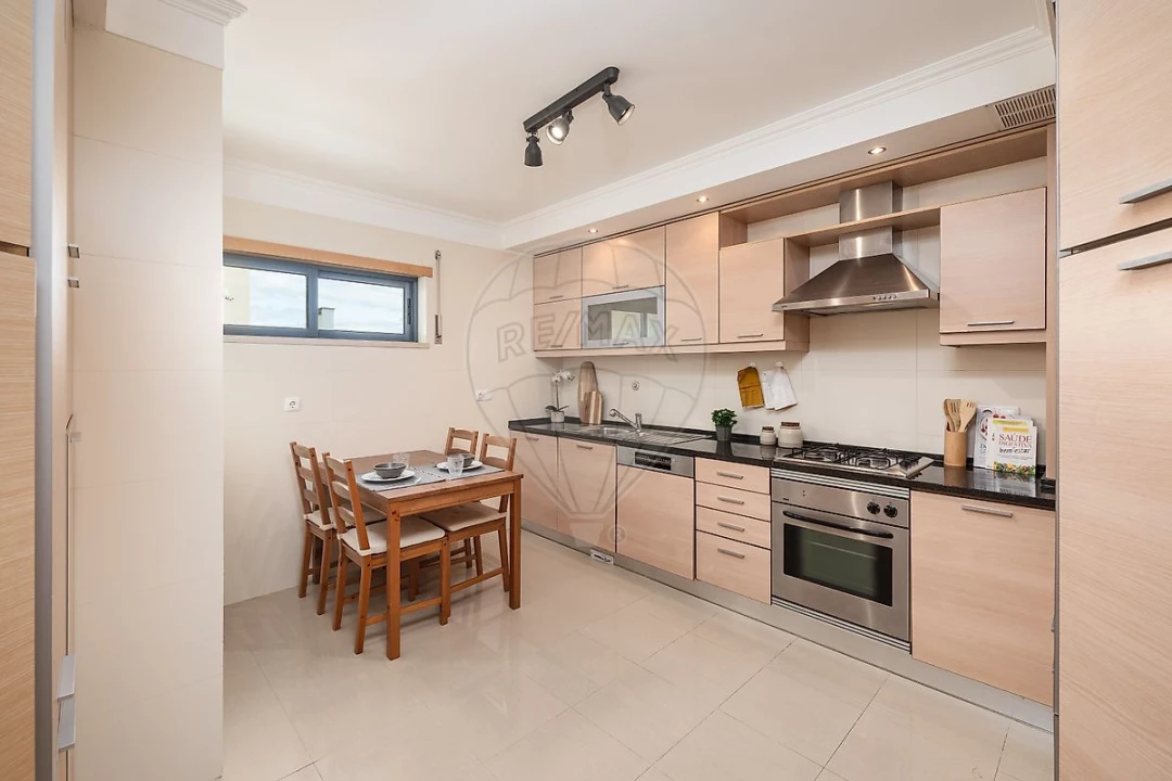 Apartamento T2 para Venda em Santo António dos Cavaleiros e Frielas Foto 16