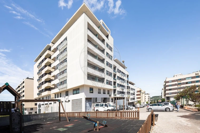 Apartamento T2 para Venda em Santo António dos Cavaleiros e Frielas Foto 32