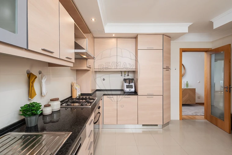 Apartamento T2 para Venda em Santo António dos Cavaleiros e Frielas Foto 17