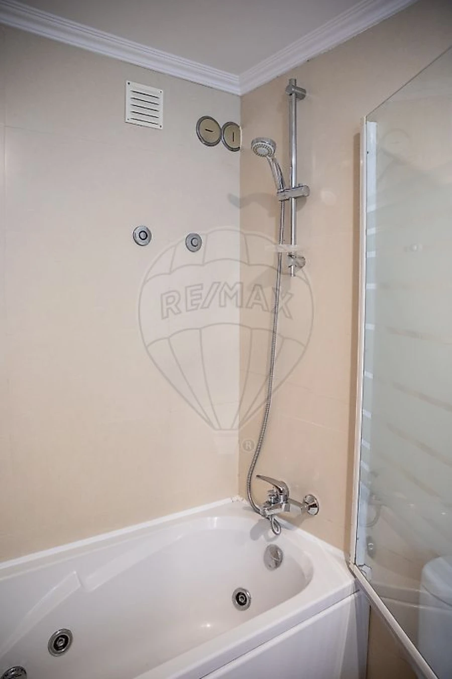 Apartamento T2 para Venda em Santo António dos Cavaleiros e Frielas Foto 23