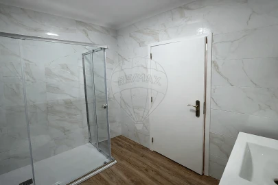 Apartamento T2 para Venda em Santa Maria, São Pedro e Matacães