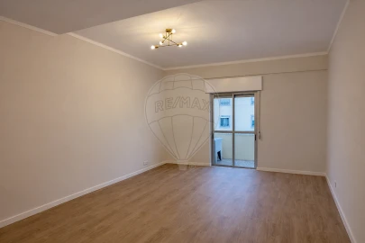 Apartamento T2 para Venda em Santa Maria, São Pedro e Matacães