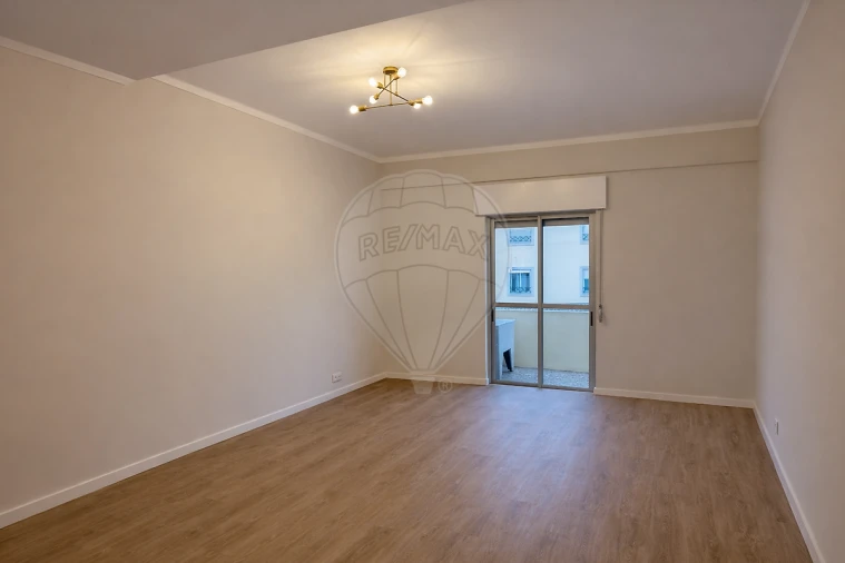 Apartamento T2 para Venda em Santa Maria, São Pedro e Matacães Foto 5