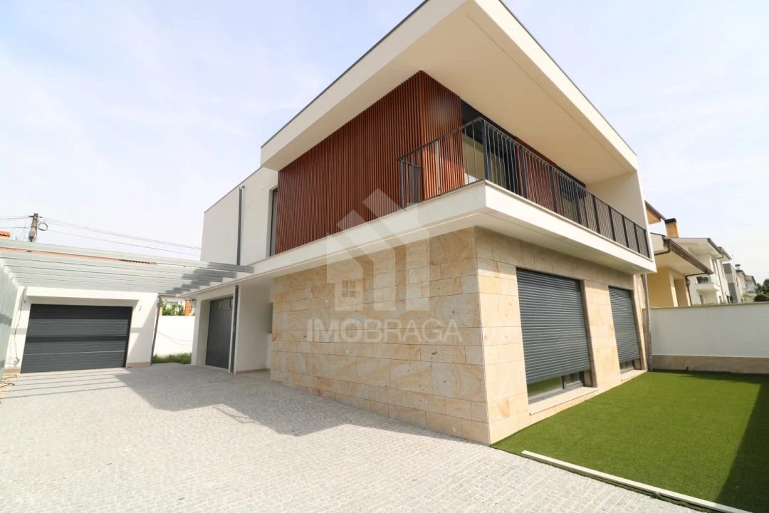 Moradia T4 para Venda em Palmeira Foto 2