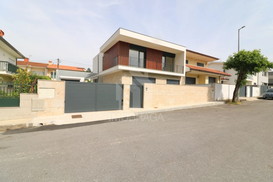 Moradia T4 para Venda em Palmeira Foto 7