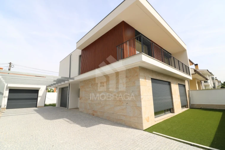 Moradia T4 para Venda em Palmeira Foto 2