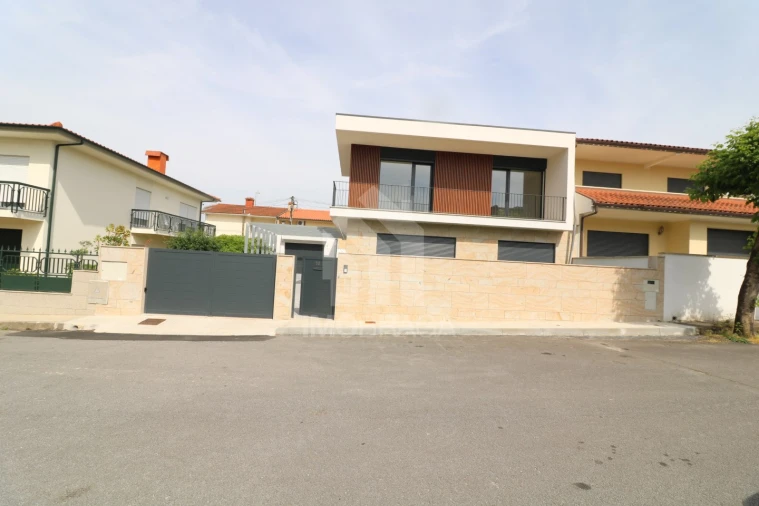 Moradia T4 para Venda em Palmeira Foto 6