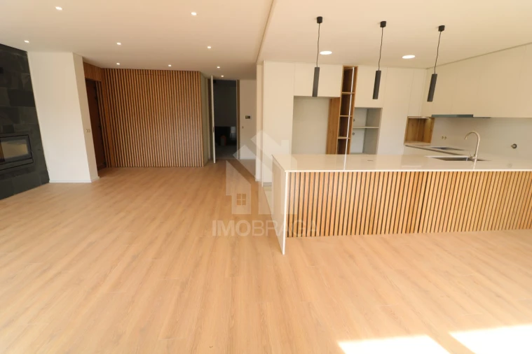 Moradia T4 para Venda em Palmeira Foto 18