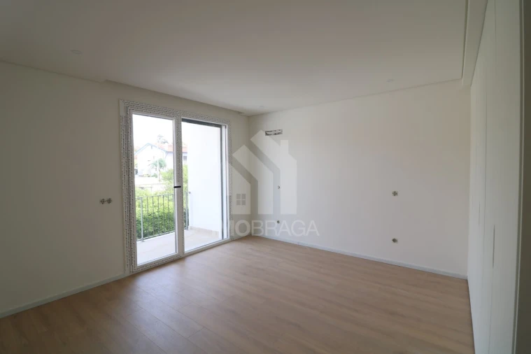 Moradia T4 para Venda em Palmeira Foto 21