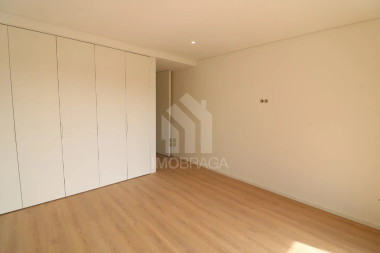 Moradia T4 para Venda em Palmeira Foto 26