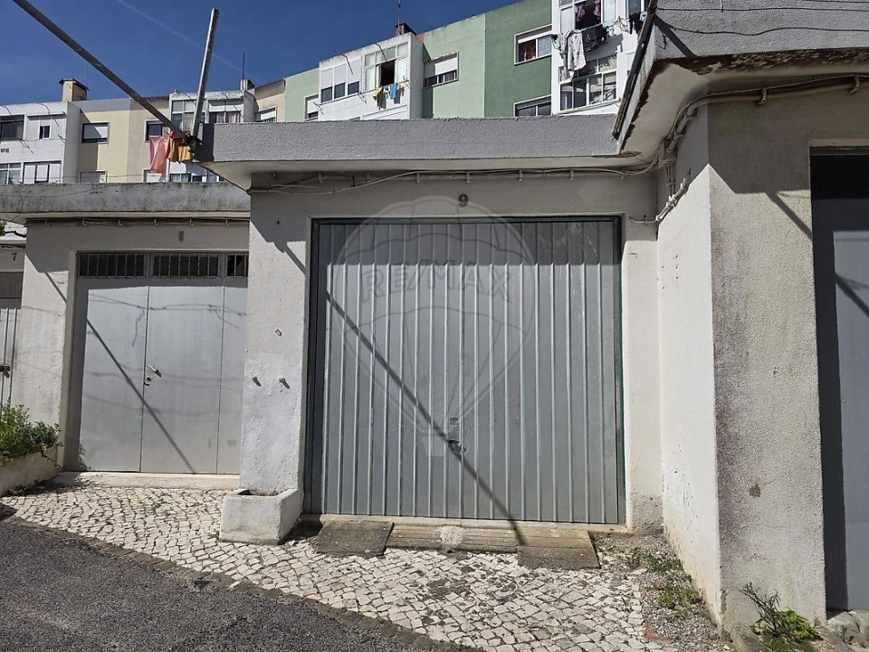 Garagem para Venda em Cacém e São Marcos Foto 3