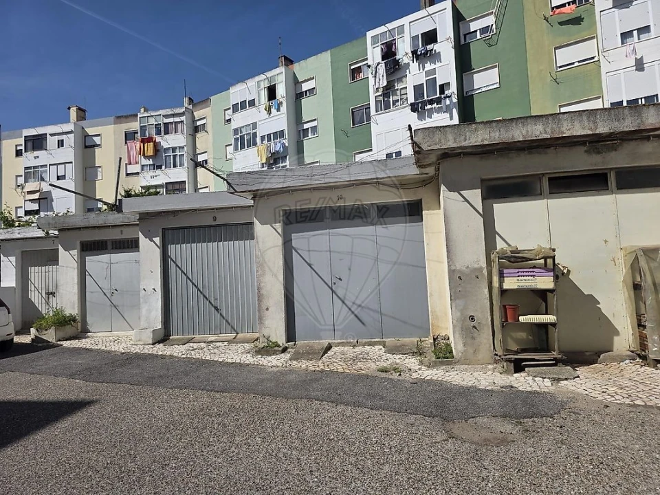 Garagem para Venda em Cacém e São Marcos Foto 2