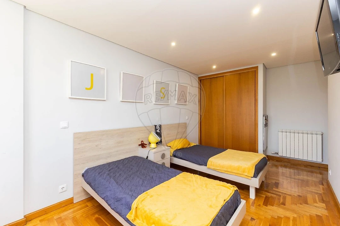 Apartamento T4 para Venda em Argoncilhe Foto 1
