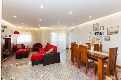 Apartamento T4 para Venda em Argoncilhe