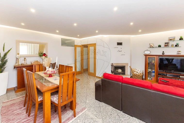 Apartamento T4 para Venda em Argoncilhe Foto 18