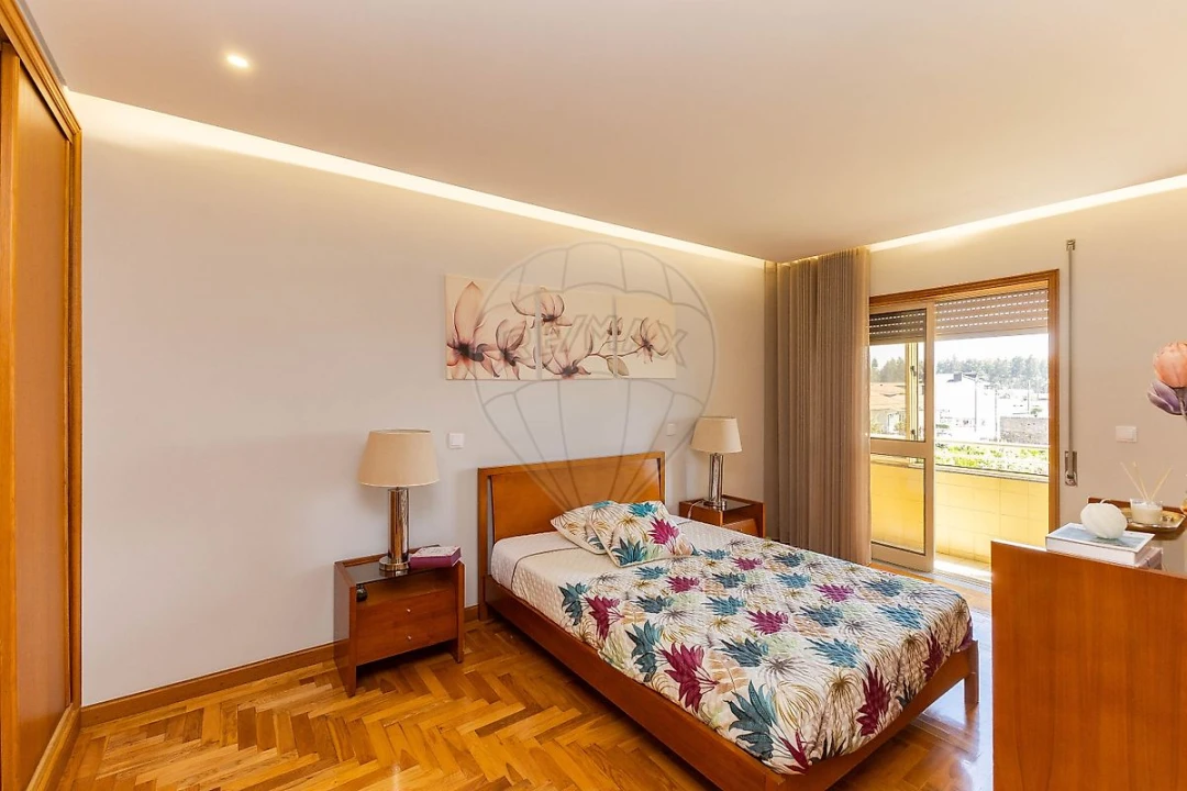 Apartamento T4 para Venda em Argoncilhe Foto 3