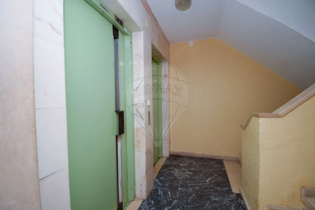 Apartamento T5 para Venda em Rio de Mouro Foto 27