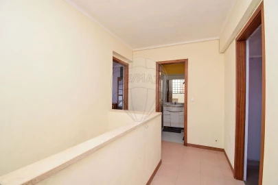 Apartamento T5 para Venda em Rio de Mouro