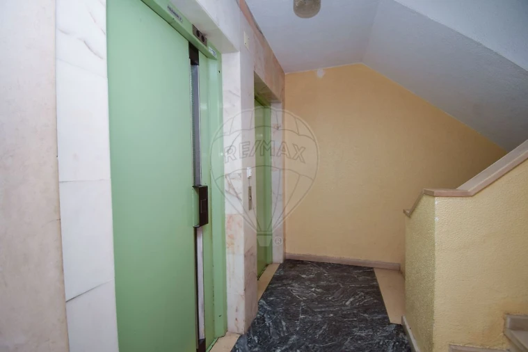 Apartamento T5 para Venda em Rio de Mouro Foto 27