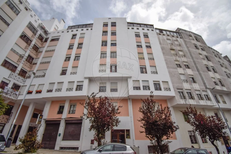 Apartamento T5 para Venda em Rio de Mouro Foto 31