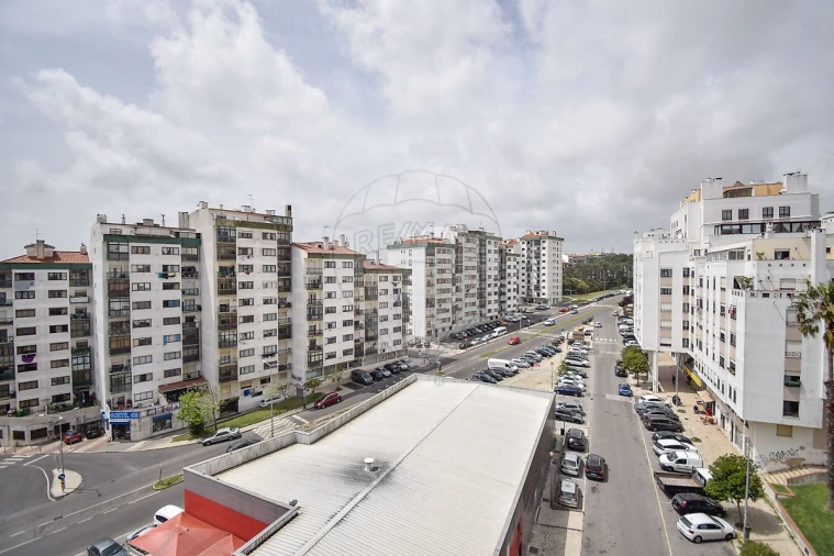 Apartamento T5 para Venda em Rio de Mouro Foto 2