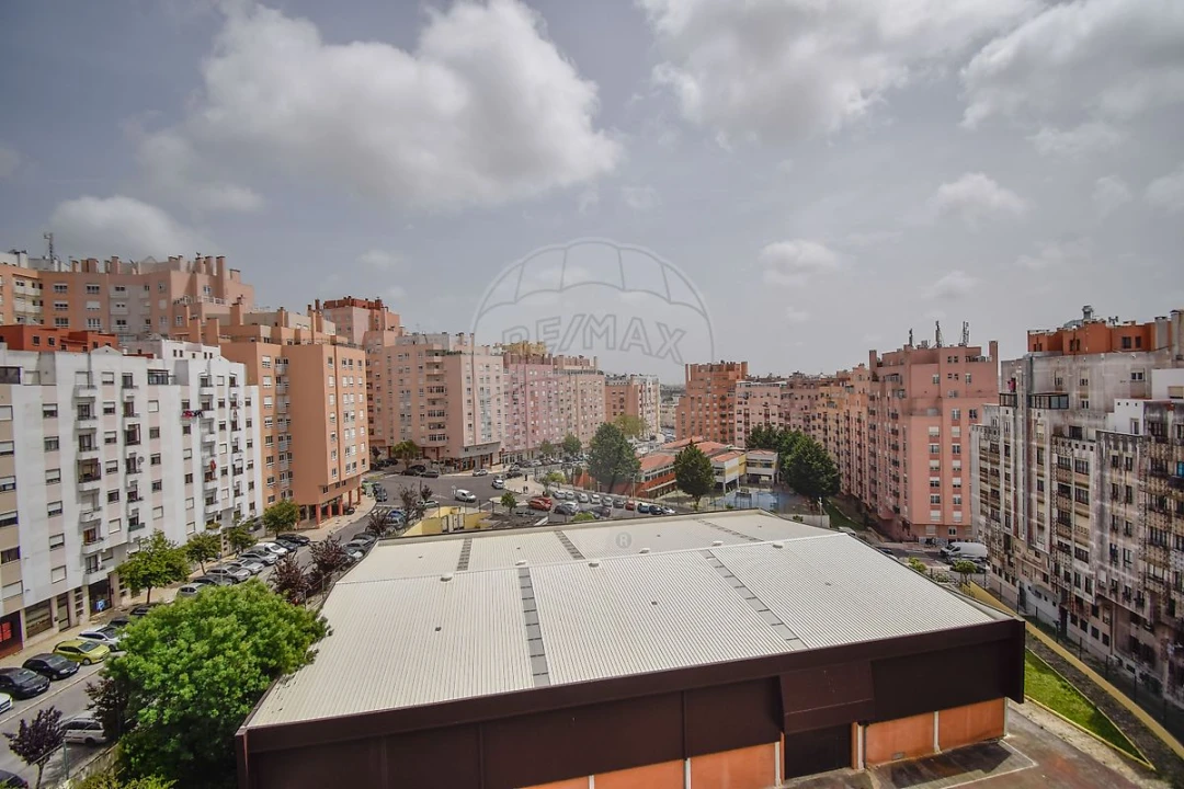 Apartamento T5 para Venda em Rio de Mouro Foto 29