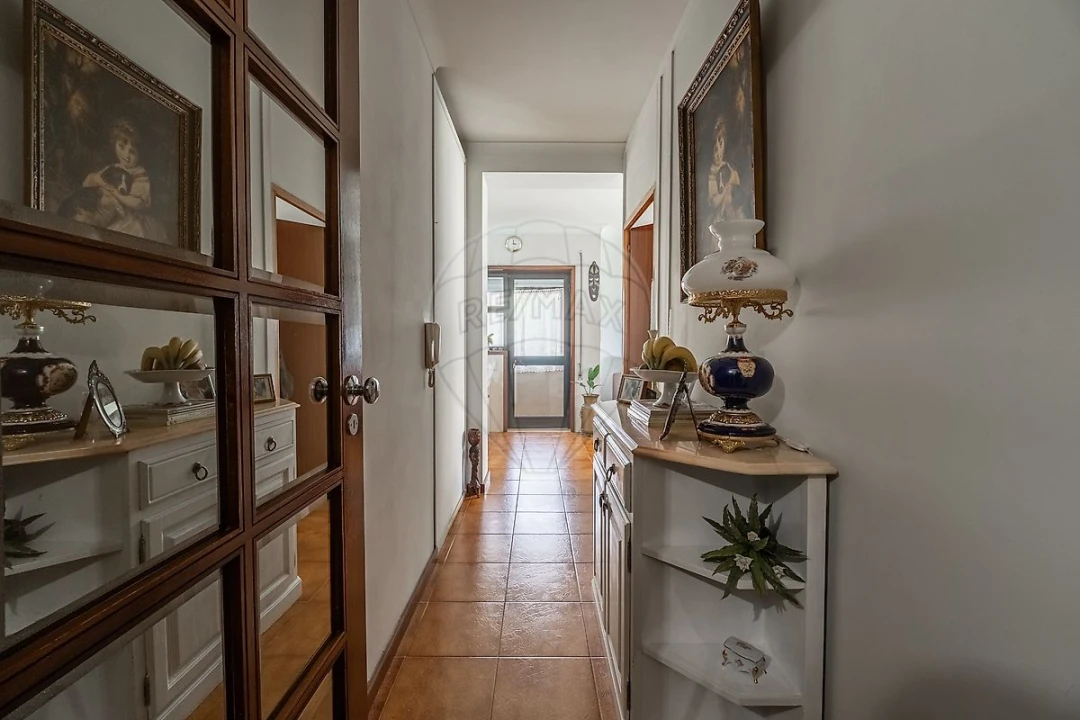 Apartamento T1 para Venda em Castêlo da Maia Foto 6