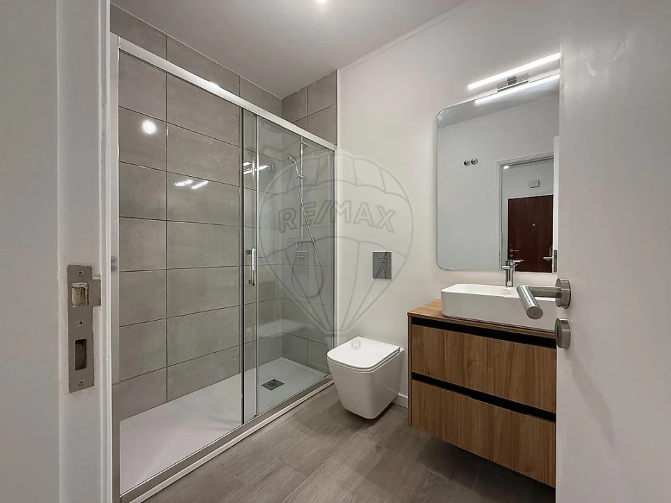 Apartamento T3 para Arrendamento em Venteira Foto 5