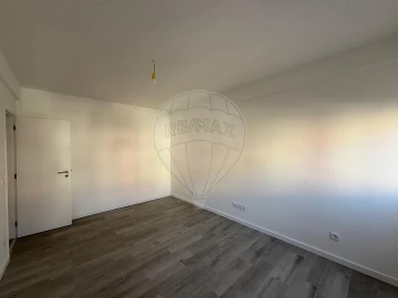 Apartamento T3 para Arrendamento em Venteira