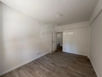 Apartamento T3 para Arrendamento em Venteira