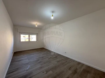 Apartamento T3 para Arrendamento em Venteira