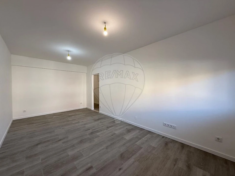 Apartamento T3 para Arrendamento em Venteira Foto 12