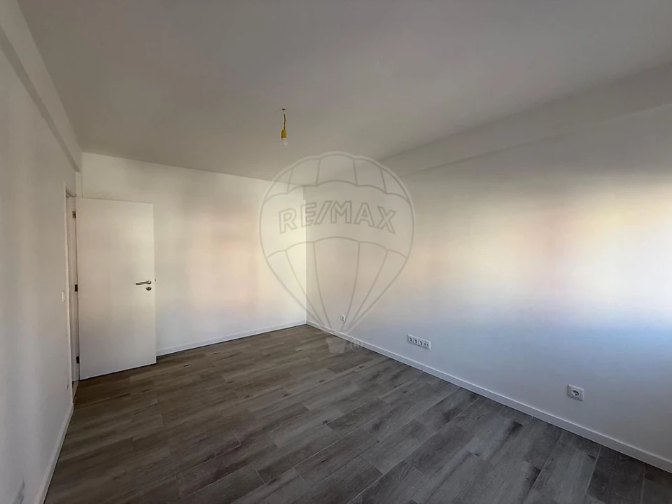 Apartamento T3 para Arrendamento em Venteira Foto 16