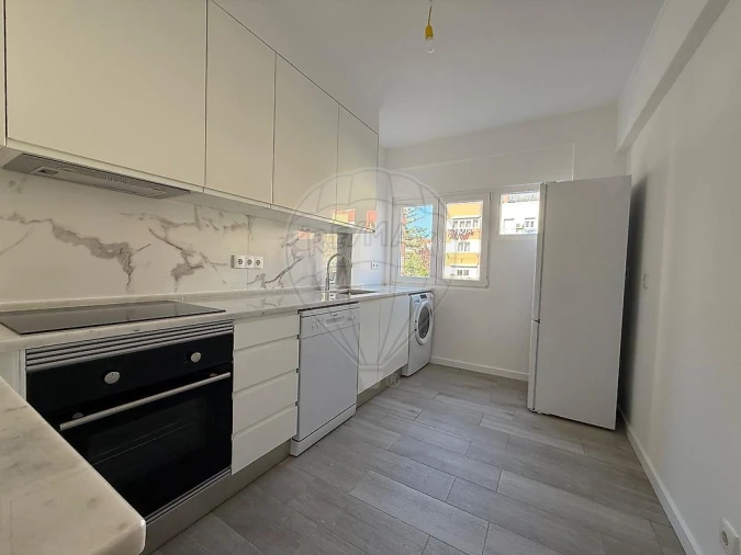 Apartamento T3 para Arrendamento em Venteira Foto 2