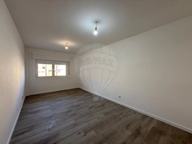 Apartamento T3 para Arrendamento em Venteira Foto 9
