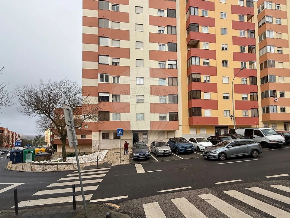 Apartamento T3 para Arrendamento em Venteira Foto 1