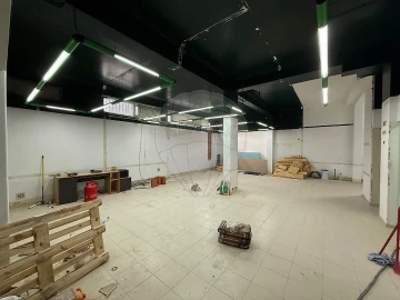 Loja para Arrendamento em Carcavelos e Parede