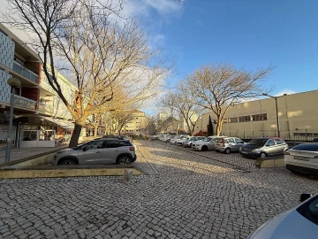 Loja para Arrendamento em Carcavelos e Parede