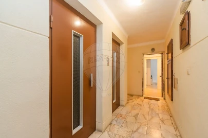 Apartamento T3 para Venda em Massamá e Monte Abraão